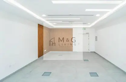 مكتب - غرفة نوم - 1 حمام للبيع في برج تماني - الخليج التجاري - دبي