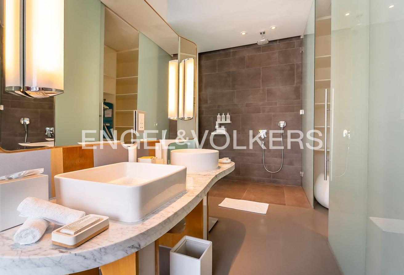 Private Beach and Pool | 5* Luxury | Hotel Living photo 15
