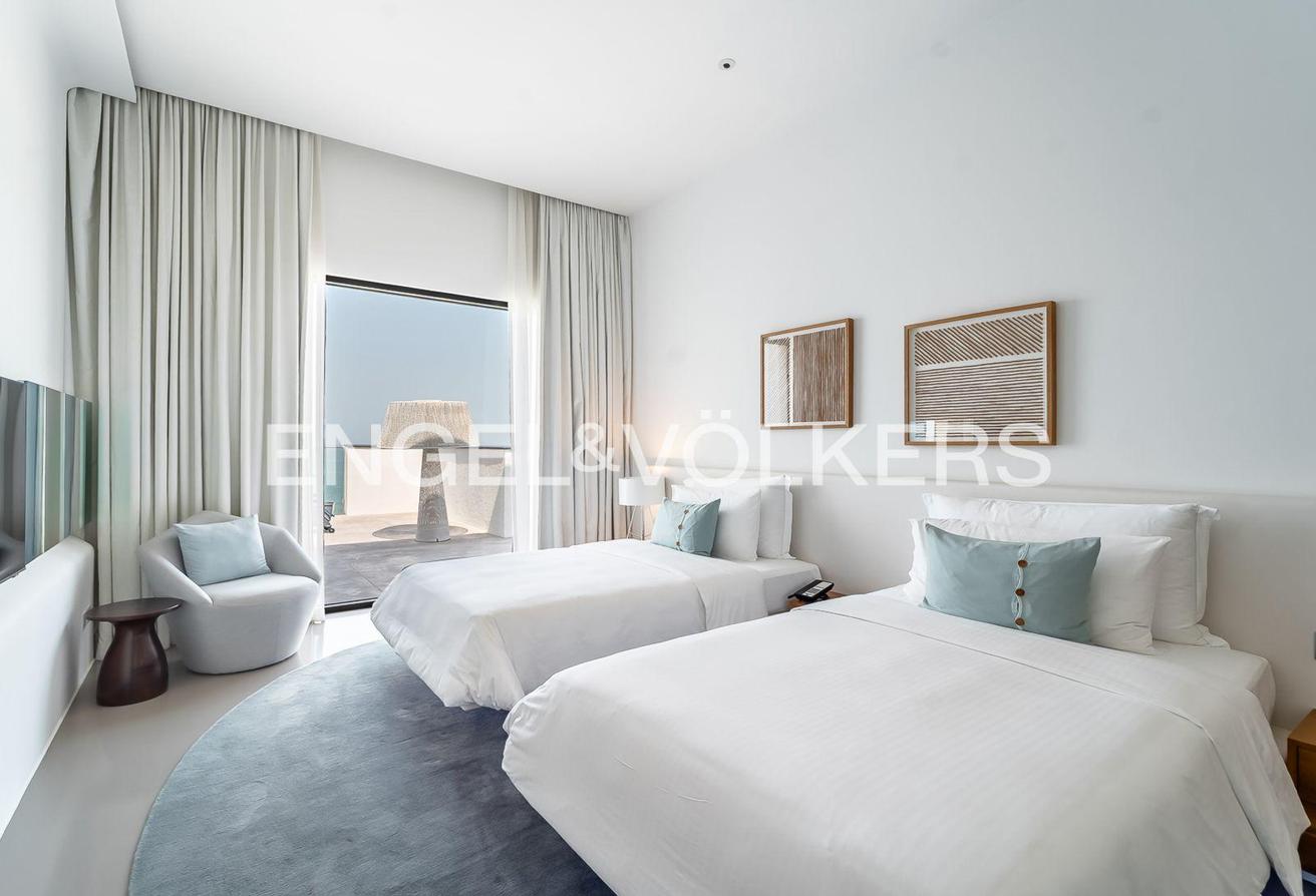 Private Beach and Pool | 5* Luxury | Hotel Living photo 12