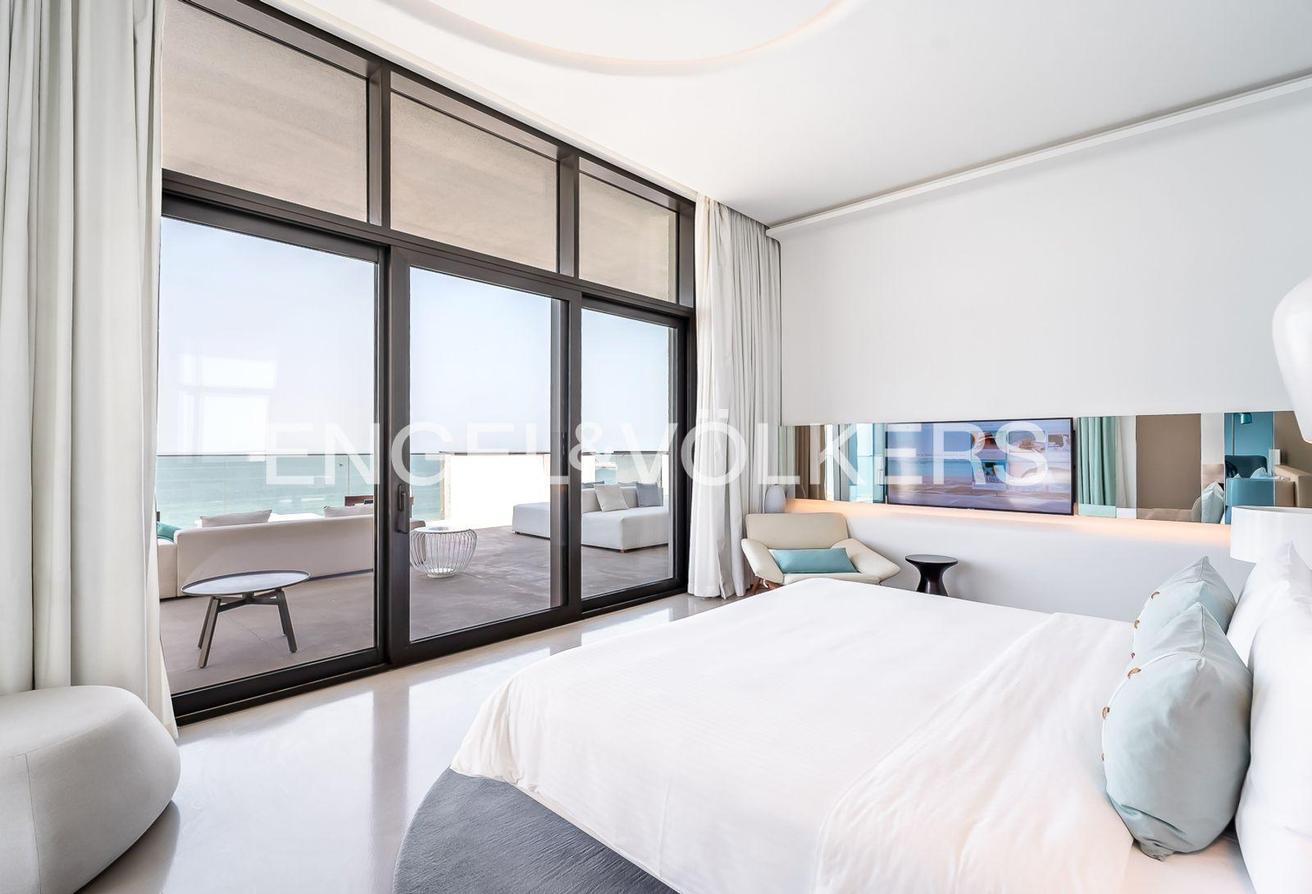 Private Beach and Pool | 5* Luxury | Hotel Living photo 10