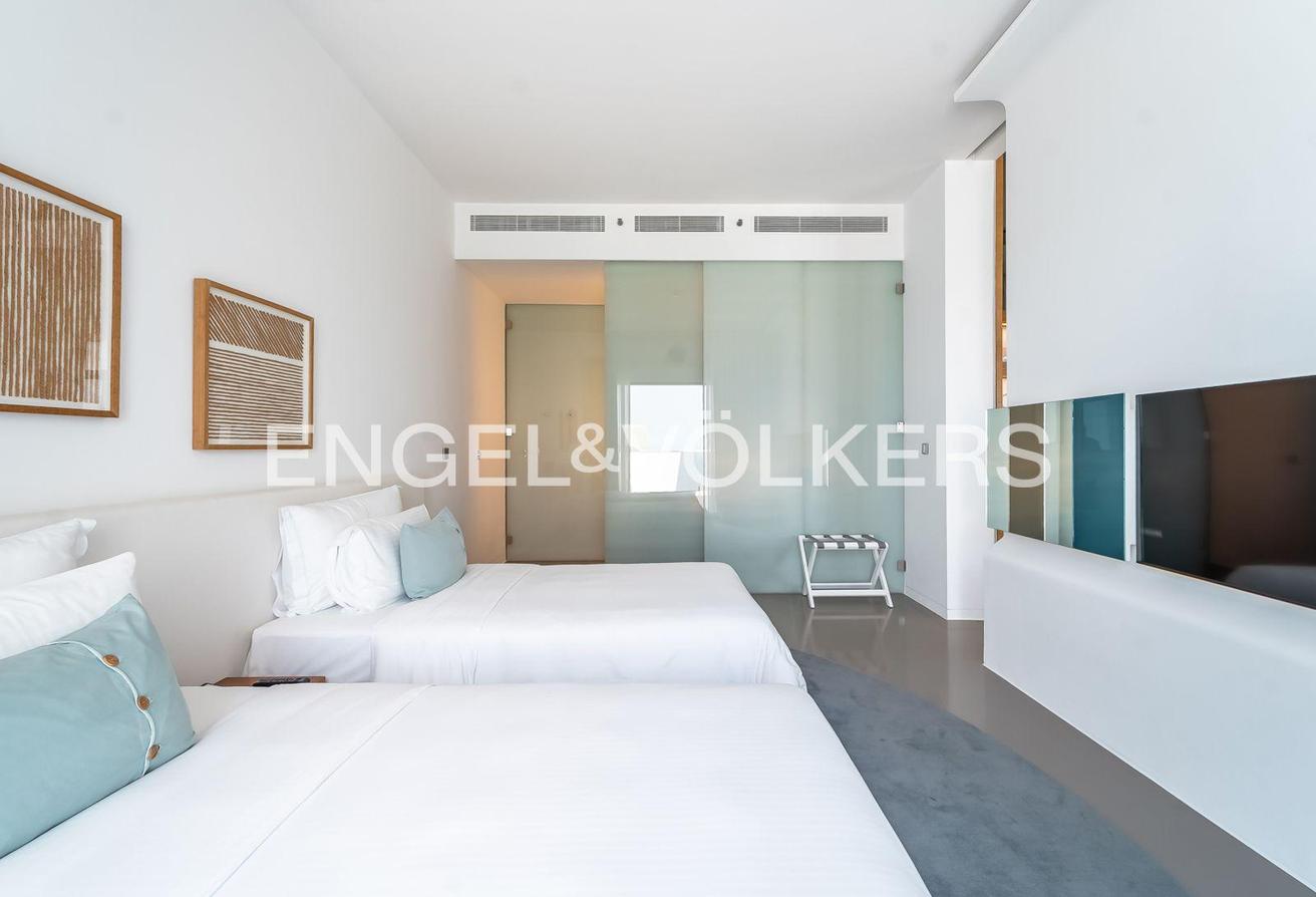 Private Beach and Pool | 5* Luxury | Hotel Living photo 13