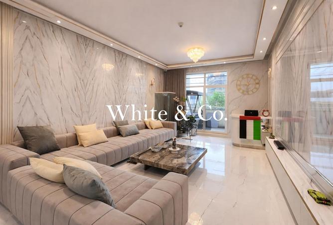 Modern Kitchen | 1,722 Sqft | Road Facing