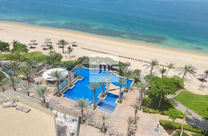 Apartment - 3 Bedrooms - 4 Bathrooms for rent in Al Msalli - Shoreline Apartments - Palm Jumeirah - Dubai