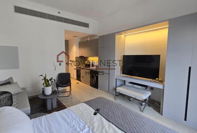 Fully Furnished | Mid Floor | Ready To Move photo 2