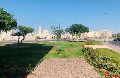 متجر - استوديو - 1 حمام للايجار في N15 - طراز فارسي - المدينة العالمية - دبي
