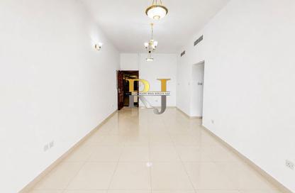 Apartment - 2 Bedrooms - 2 Bathrooms for rent in Rose 1 Building - Al Mankhool - Bur Dubai - Dubai