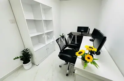 مكتب - غرفة نوم - 1 حمام للايجار في ريم ريزدنسي - الكرامة - دبي