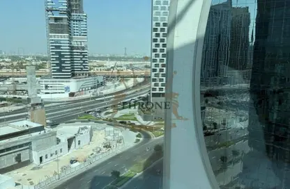 مكتب - استوديو للايجار في B2B  برج - الخليج التجاري - دبي