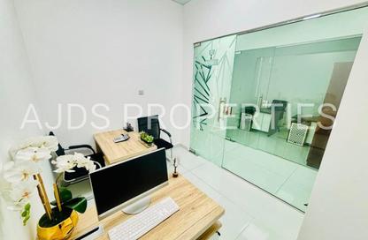 Office Space - Studio - 1 Bathroom for rent in Red Avenue - Al Garhoud - Dubai
