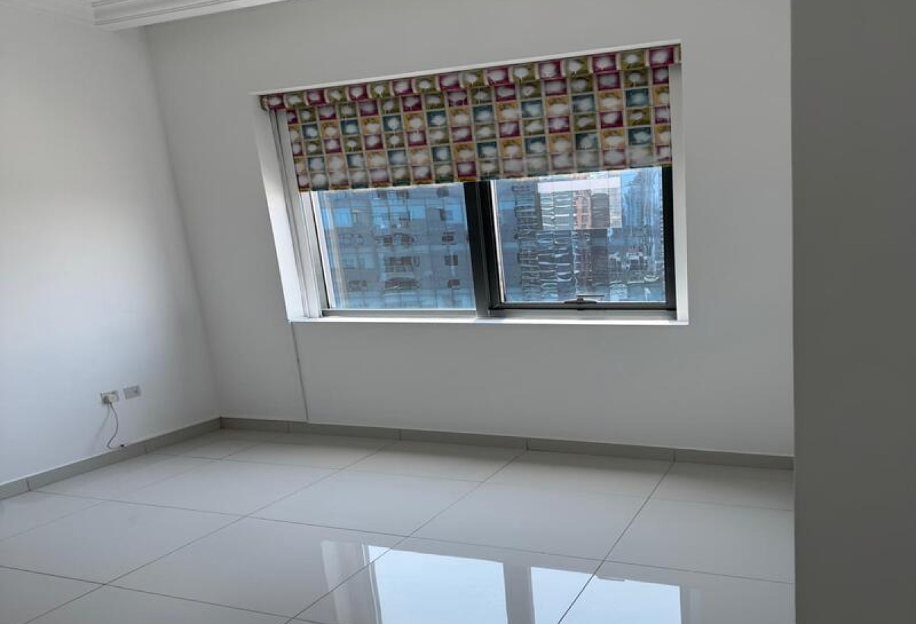 HIGH FLOOR | UNFURNISHED | VACANT gallery image