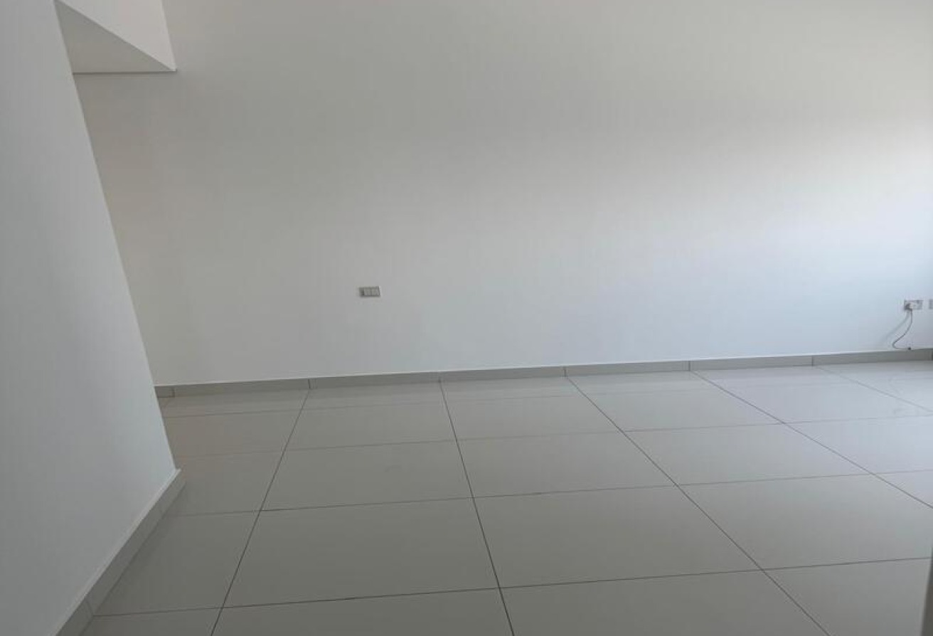HIGH FLOOR | UNFURNISHED | VACANT gallery image