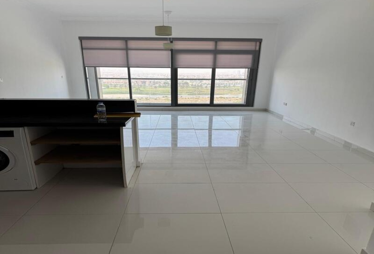 HIGH FLOOR | UNFURNISHED | VACANT gallery image