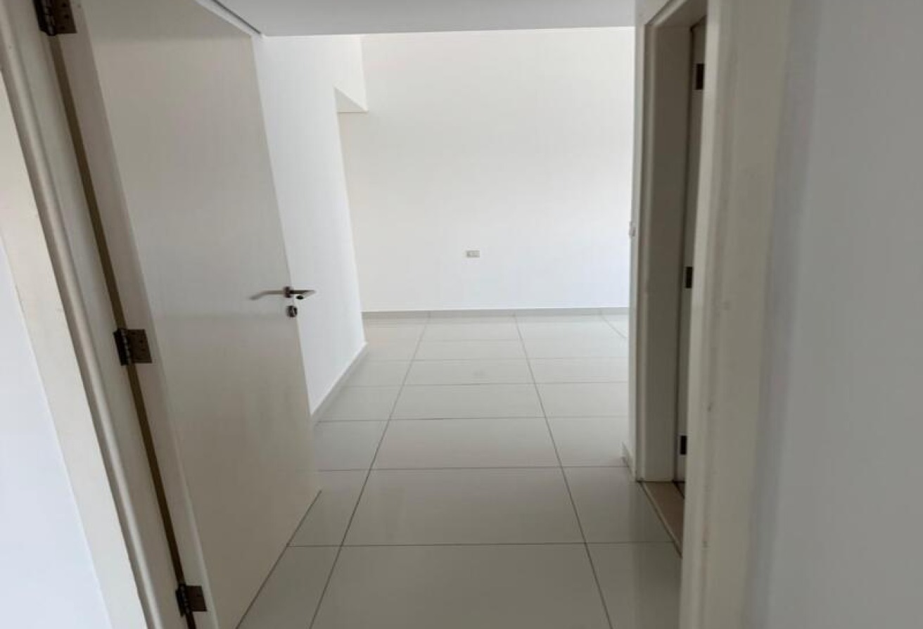 HIGH FLOOR | UNFURNISHED | VACANT gallery image