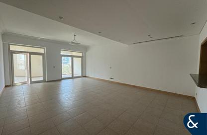 Apartment - 2 Bedrooms - 3 Bathrooms for rent in Al Tamr - Shoreline Apartments - Palm Jumeirah - Dubai