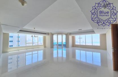 Apartment - 3 Bedrooms - 5 Bathrooms for rent in Blue Tower - Al Majaz 3 - Al Majaz - Sharjah Apartment - 3 Bedrooms - 5 Bathrooms for rent in Blue Tower - Al Majaz 3 - Al Majaz - Sharjah