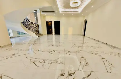 Villa - 5 Bedrooms - 7 Bathrooms for rent in Al Aweer 1 - Al Aweer - Dubai