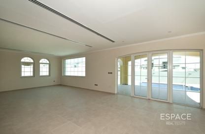 Villa - 4 Bedrooms - 4 Bathrooms for rent in District 4 - Jumeirah Park - Dubai