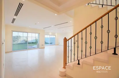 Villa - 4 Bedrooms - 4 Bathrooms for rent in District 4 - Jumeirah Park - Dubai