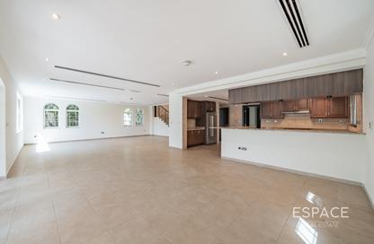 Villa - 4 Bedrooms - 4 Bathrooms for rent in District 4 - Jumeirah Park - Dubai