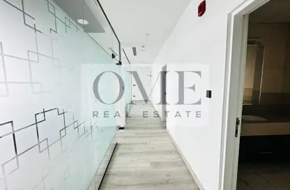 مكتب - غرفة نوم - 1 حمام للايجار في القمة - الخليج التجاري - دبي