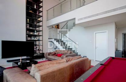 Apartment - 1 Bedroom - 2 Bathrooms for sale in Marina Arcade Tower - Dubai Marina - Dubai