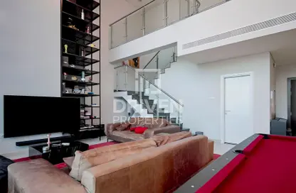 Apartment - 1 Bedroom - 2 Bathrooms for sale in Marina Arcade Tower - Dubai Marina - Dubai