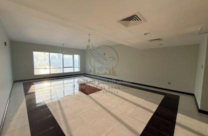 Apartment - 4 - 5 for rent in Marbella Resort - Al Majaz 1 - Al Majaz - Sharjah