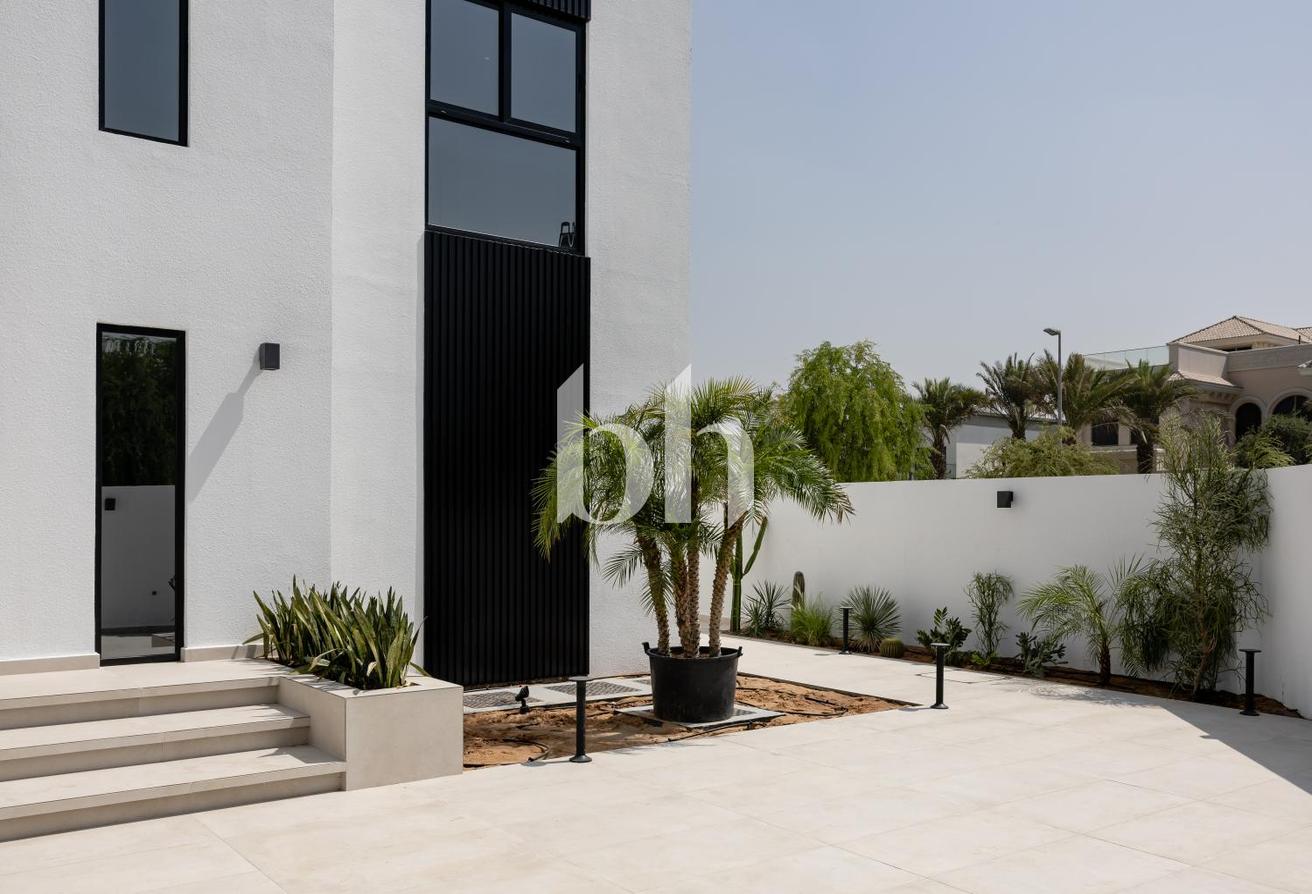 Twin Modern Villas | Full Burj Al Arab View photo 2