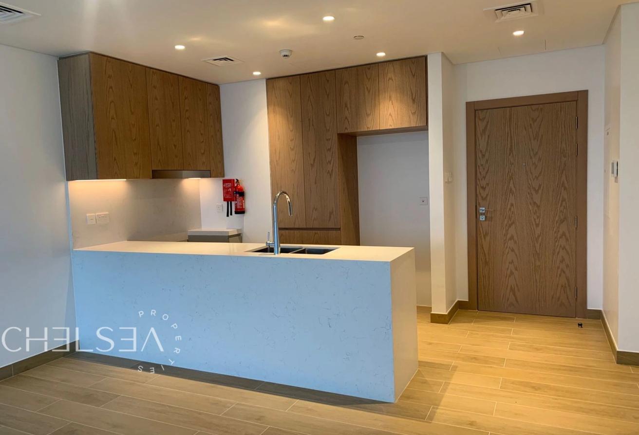 FULL SEA AND MARINA VIEWS | BRAND NEW | VACANT photo 4