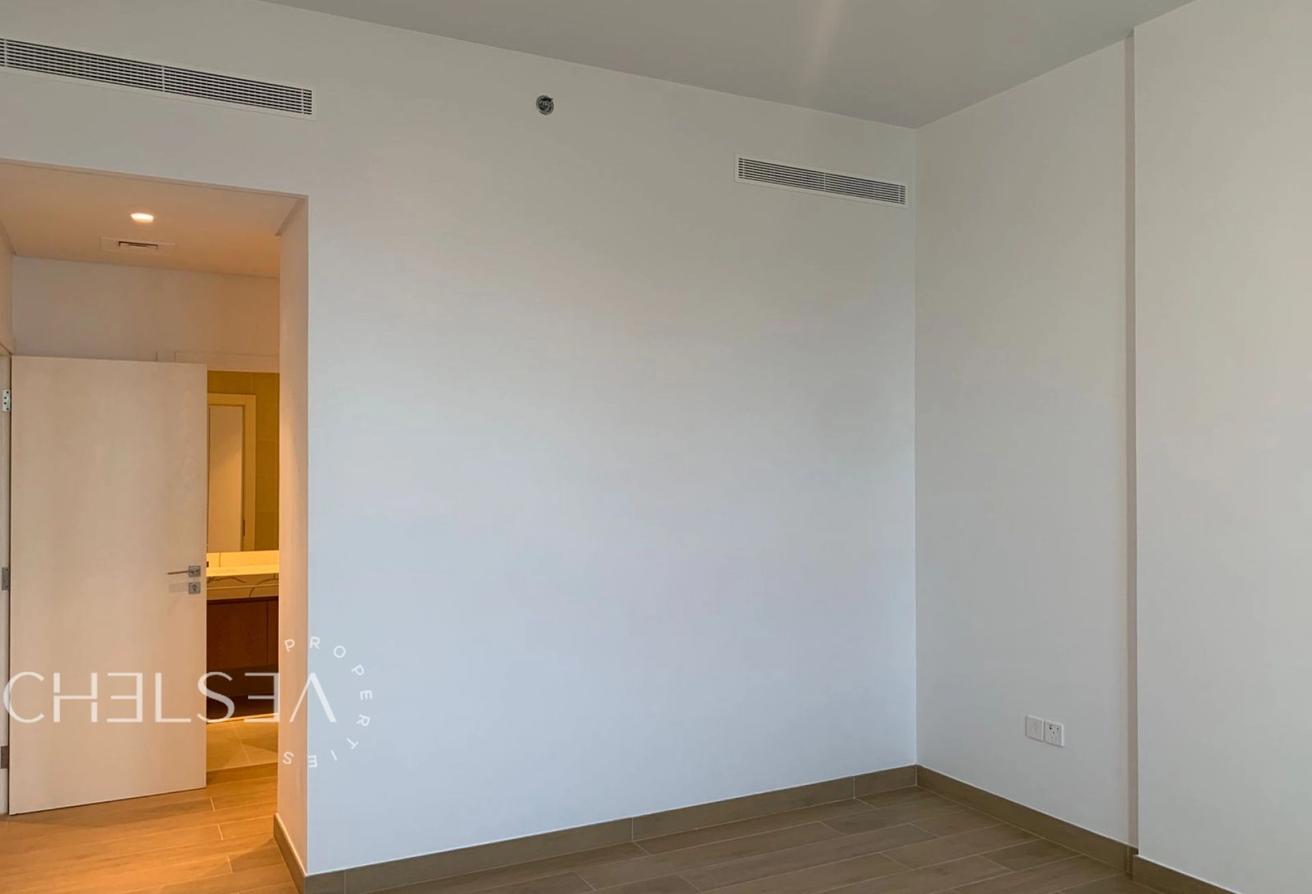 FULL SEA AND MARINA VIEWS | BRAND NEW | VACANT photo 9
