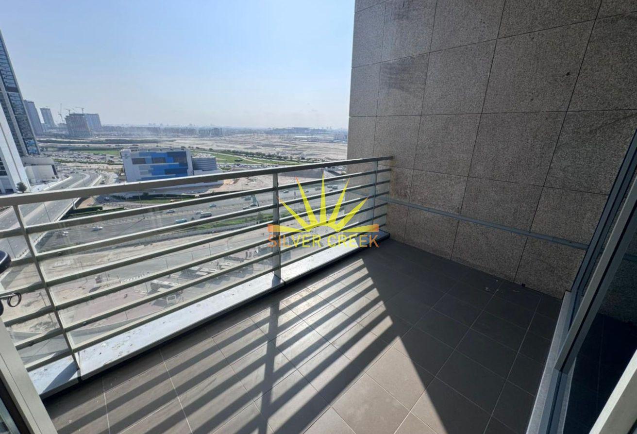 Upgraded|Bright and Furnished 1br| 1.5 bath|Vacant photo 7