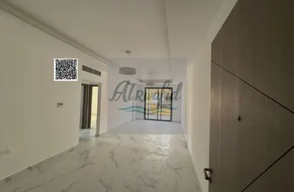 سكن عمال - استوديو - 8 حمامات للايجار في الجرف الصناعية 2 - الجرف الصناعية - عجمان