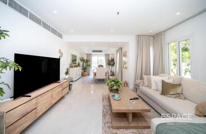 Villa - 3 Bedrooms - 4 Bathrooms for rent in Springs 15 - The Springs - Dubai
