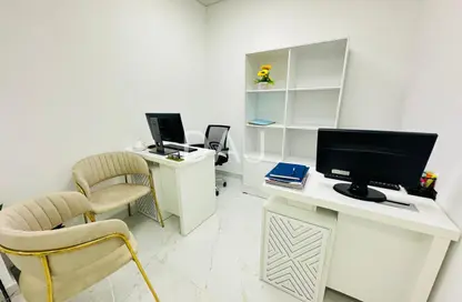مكتب - غرفة نوم - 1 حمام للايجار في ريم ريزدنسي - الكرامة - دبي