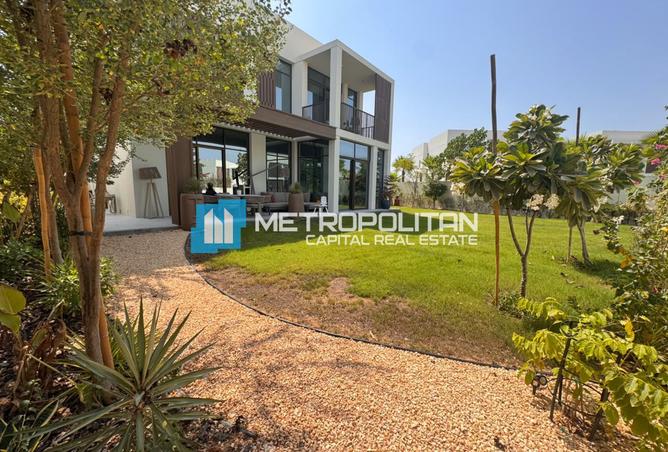 Prime Location | Single Row | 4 BR with Maids