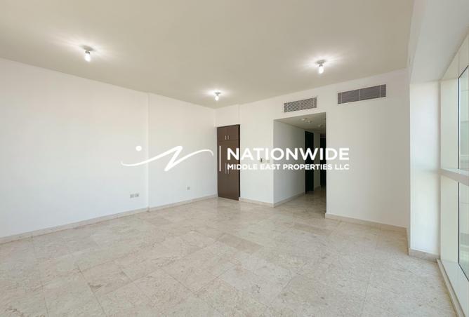 Vacant|Splendid Unit| Vibrant Living|Prime Area — photo 3