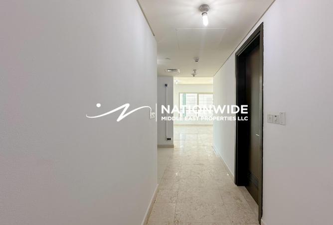 Vacant|Splendid Unit| Vibrant Living|Prime Area — photo 2