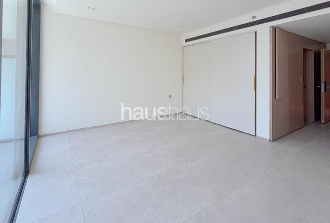 Just Handed Over | Unfurnished | Prime Location photo 2