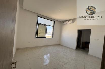 Villa - 4 Bedrooms - 5 Bathrooms for rent in Al Aweer 1 - Al Aweer - Dubai