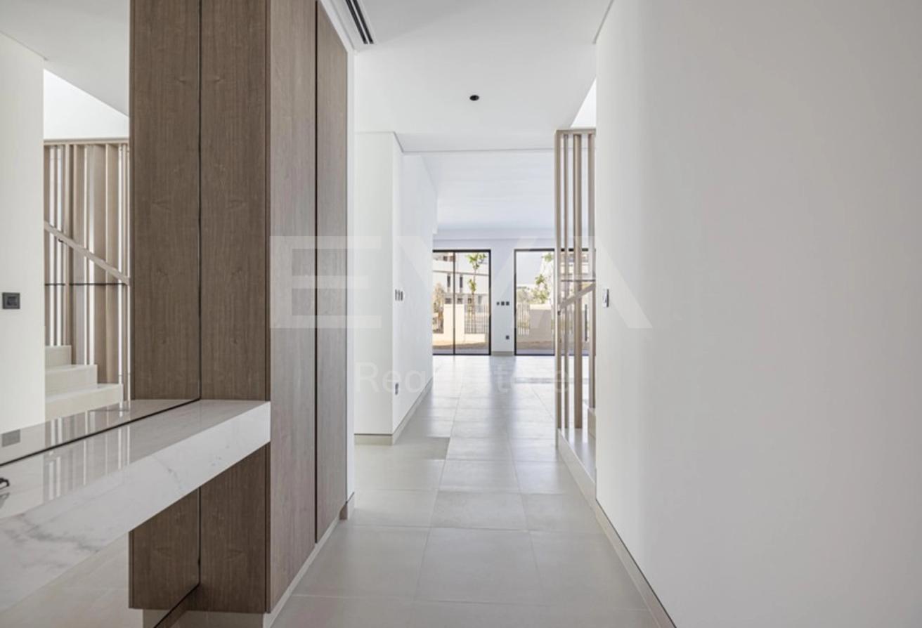 CORNER UNIT | COMMUNITY VIEW | VACANT photo 8