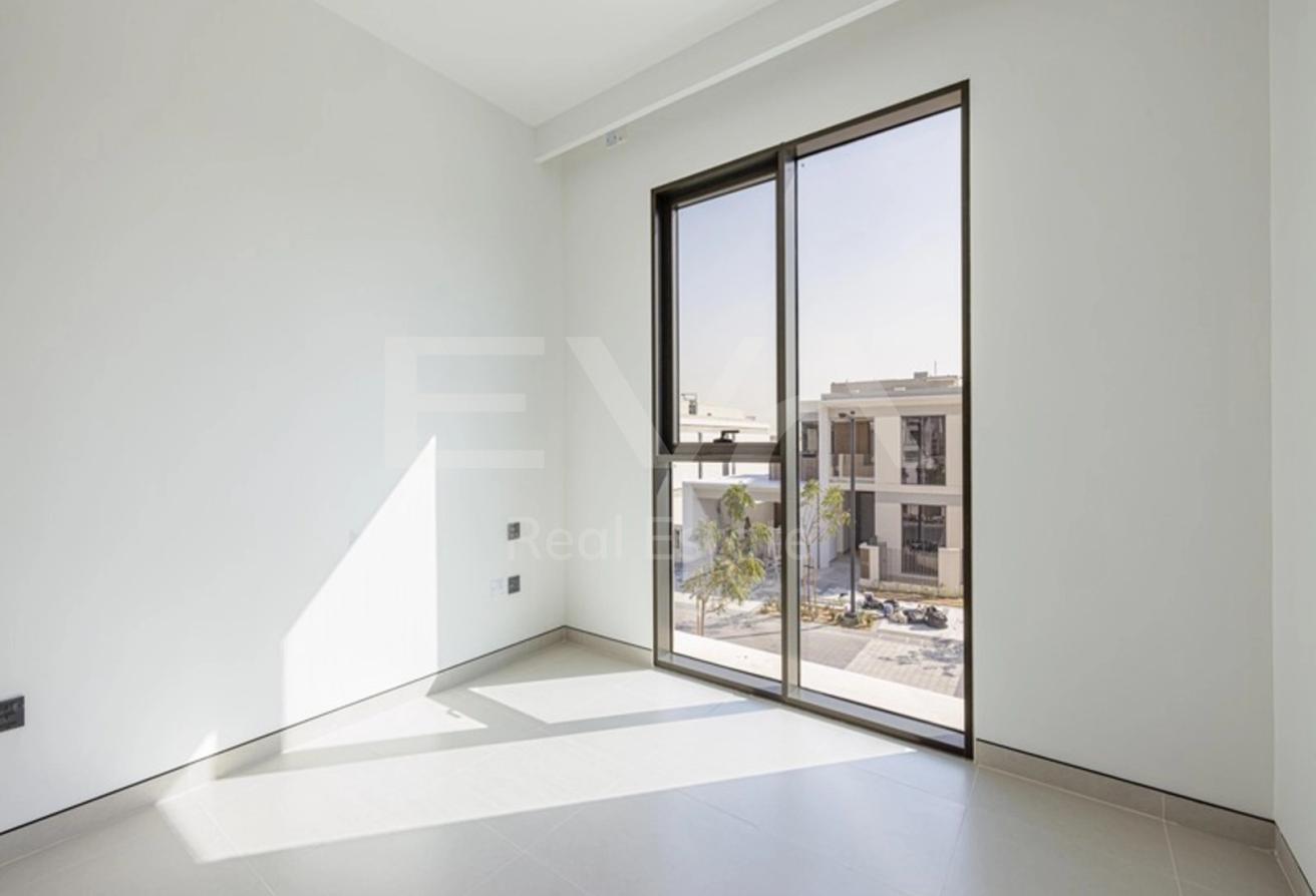 CORNER UNIT | COMMUNITY VIEW | VACANT photo 13