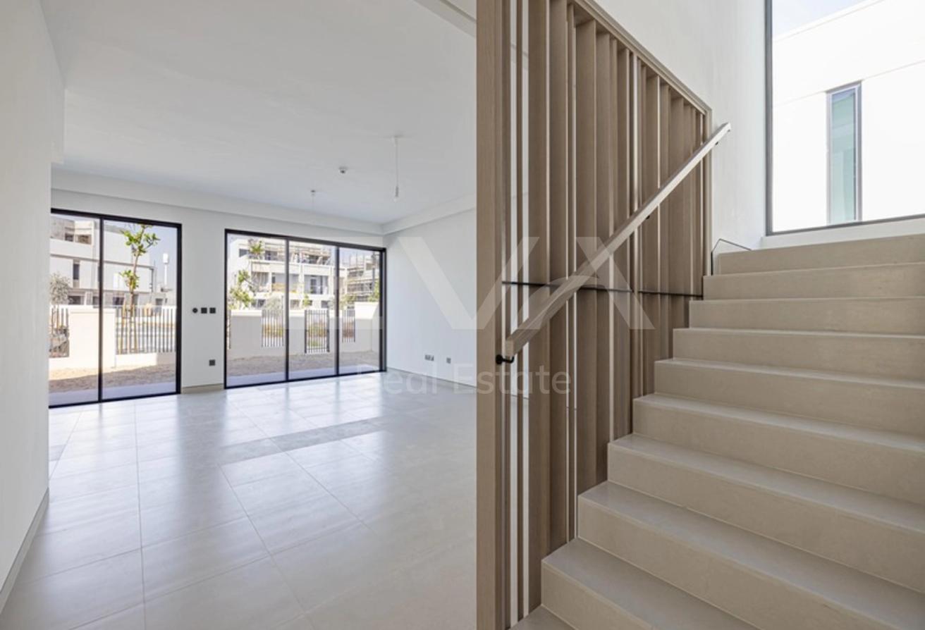 CORNER UNIT | COMMUNITY VIEW | VACANT photo 6