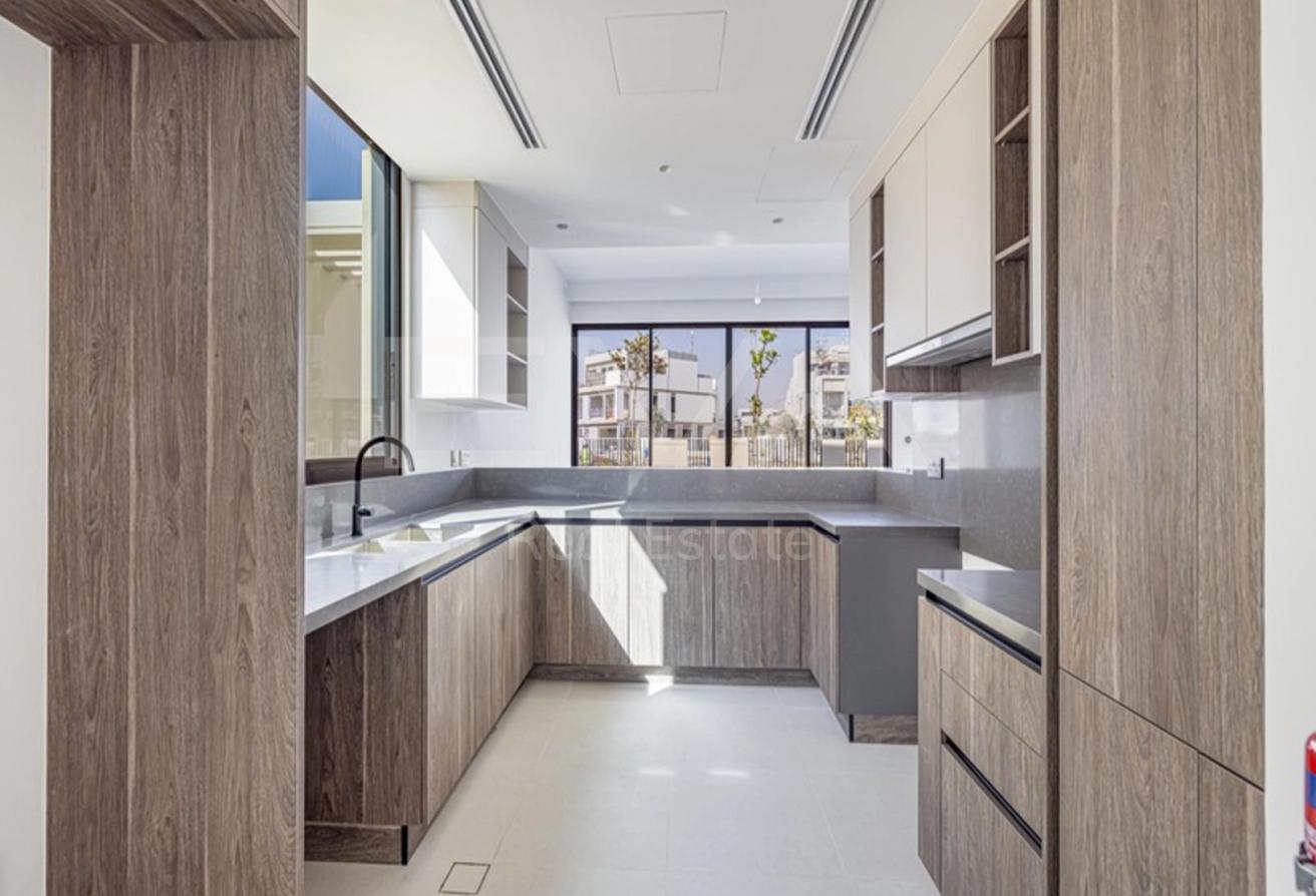 CORNER UNIT | COMMUNITY VIEW | VACANT photo 7