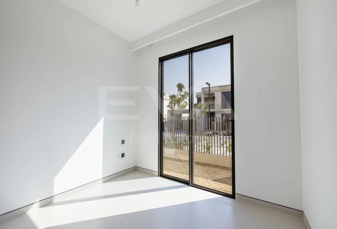 CORNER UNIT | COMMUNITY VIEW | VACANT photo 11
