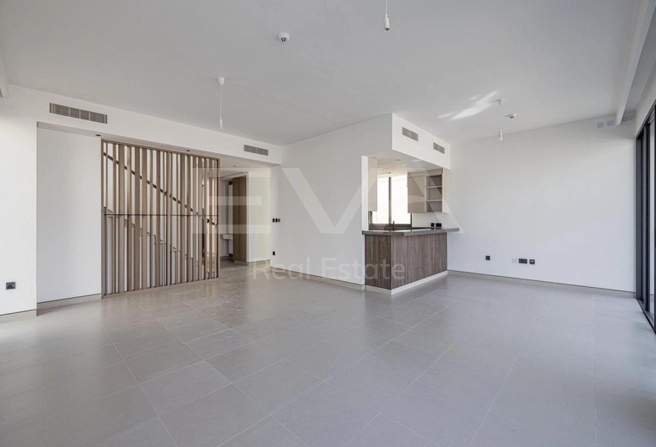 CORNER UNIT | COMMUNITY VIEW | VACANT photo 4