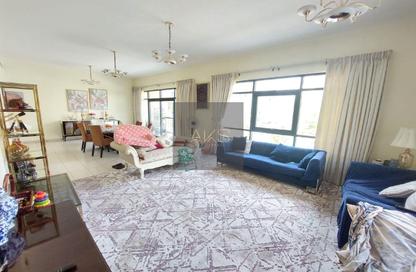 Apartment - 3 Bedrooms - 3 Bathrooms for rent in Al Nakheel - Greens - Dubai