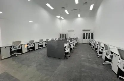 مركز أعمال - استوديو - 2 حمامات للايجار في الفهيدي هايتس - الحمرية - بر دبي - دبي