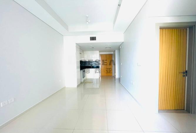 Pool and Community View | Prime Location | Vacant photo 2
