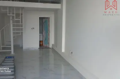 متجر - استوديو - 1 حمام للايجار في ساحة الكرامة - الكرامة - بر دبي - دبي