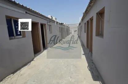 سكن عمال - استوديو - 8 حمامات للايجار في المنطقة الصناعية رقم 4 - المنطقة الصناعية بالشارقة - الشارقة